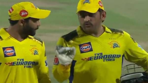 முகம் சுருங்க.. கண்கள் சிவக்க.. மாறி மாறி சரமாரி பேச்சு.. தோனி - ஜடேஜா இடையே மோதல்? என்னாச்சு?