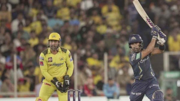 குஜராத் பேட்டிங்கிற்கு அடித்தளமிட்ட சாஹா.. பைனலில் கலக்கல் சாதனை.. அடடே சூப்பரா இருக்கே