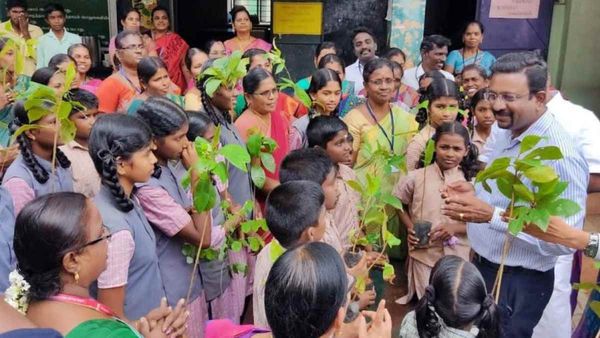 யார் பெற்ற மகனோ..மக்கள் மனதில் நீங்கா இடம்.. விடைபெற்ற தஞ்சை கலெக்டர்... ஒரே நாளில் செய்த சாதனை