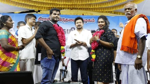 கெட்டிமேளம் இல்லை! பட்டாடைகள் இல்லை! பொண்ணு மாப்பிள்ளை ரெடி! உதயநிதி தலைமையில் சாதிமறுப்பு திருமணம்