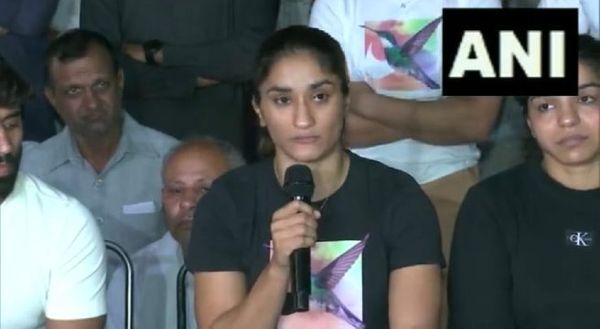 டெல்லி எல்லை இன்று மூடல்! நியாயம் கேட்டு பெரும்படையாக திரண்டு வாங்க! மல்யுத்த வீராங்கணைகள் உருக்கம்!