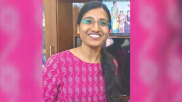 யுபிஎஸ்சி: தமிழகத்தில் முதலிடம் பெற்ற எலக்ட்ரீஷியனின் மகள்.. சபாஷ் ஜீஜீ! விவசாயி மகளும் சிறப்பிடம்