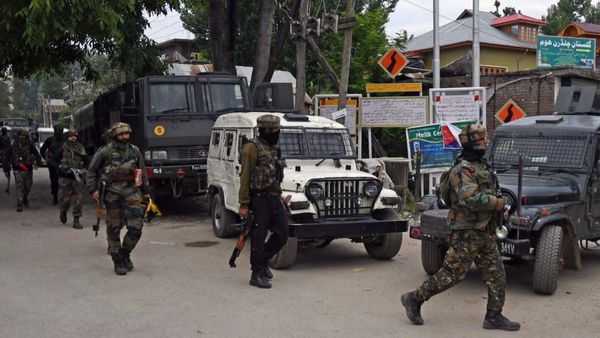 மணிப்பூரில் 10,000 அஸ்ஸாம் ரைஃபிள்ஸ் வீரர்கள் குவிப்பு- கொந்தளிக்கும் மக்கள்- பாஜகவும் எதிர்ப்பு!