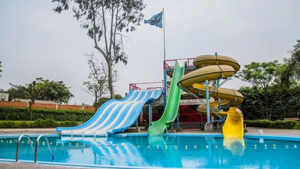 தாய் கண் முன்னே நடந்த சோகம்.. “காரணம் அவங்கதான்?”.. 2 பேர் கைது.. நீச்சல் குளத்திற்கு சீல்!