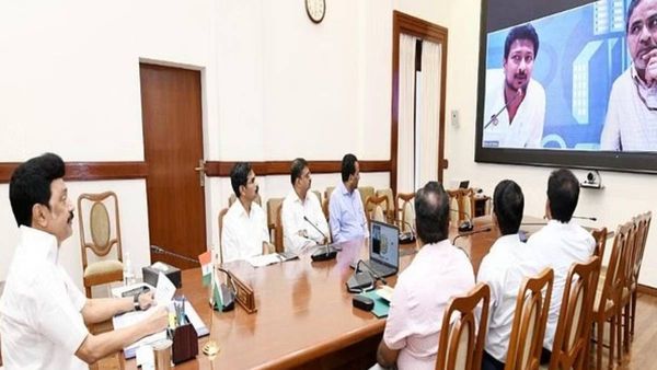 தமிழ்நாடு பயணிகள் எல்லோரும் வந்தபிறகுதான் நீங்க வரணும்.. உதயநிதி & டீமுக்கு ஸ்டாலின் போட்ட ஆர்டர்!