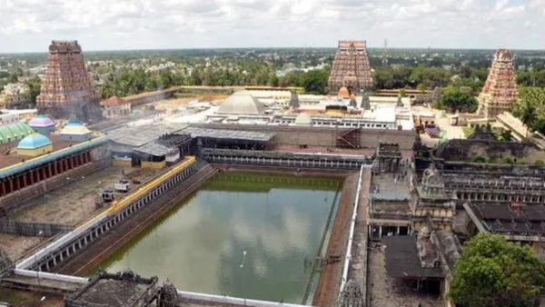 சிதம்பரம் நடராஜர் கோவிலில் கனகசபை மீதேறி பக்தர்கள் வழிபட அரசாணை.. ஹைகோர்ட்டில் வழக்கு