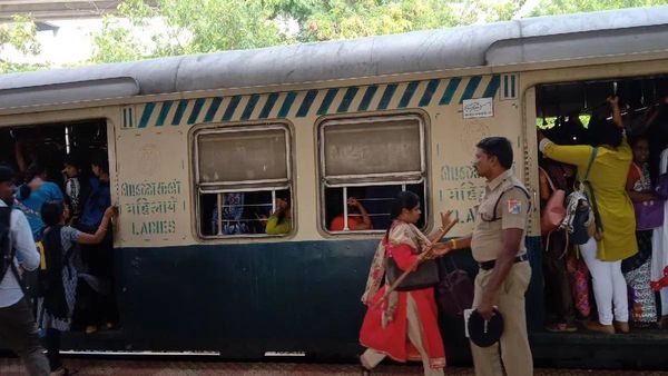 சென்னை பறக்கும் ரயிலில் போறீங்களா..ஜூலை 1 முதல் ஜனவரி 31 வரை பீச் ஸ்டேசன் வரை ரத்து..காரணம் இதுதான்