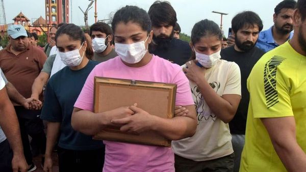 போட்டோ எடுக்க கூப்பிட்டு எங்கெல்லாம் கை வைத்தார் பாஜக எம்.பி. ப்ரிஜ் பூஷன்? எப்.ஐ.ஆரில் அம்பலம்