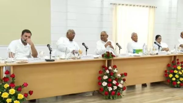 ராகுல் மீது மமதாவுக்கு வருத்தம்-கெஜ்ரிவால் மீது உமருக்கு கடுப்பு- பாட்னா கூட்டத்தில் வெடித்த குமுறல்