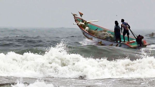 கடல் சீற்றம்..மோசமான வானிலை..கடலுக்குள் செல்ல வேண்டாம்..கடலூர் மீனவர்களுக்கு அறிவுறுத்தல்