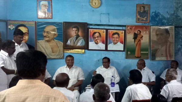 ரயில்வே காலிப்பணியிடங்களை நிரப்புங்க! அப்புறம் புல்லட் ரயில் பற்றி பேசலாம்! -கார்த்தி சிதம்பரம்