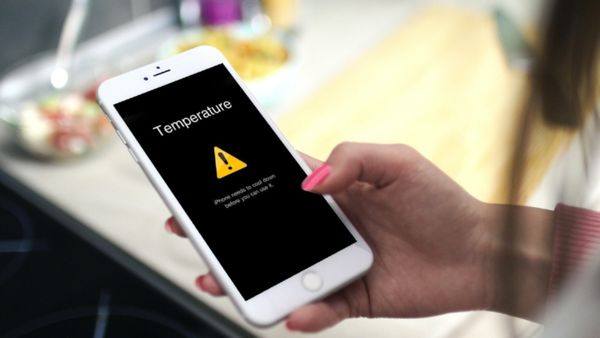 உங்க போன் திடீர்னு ரொம்ப சூடாகுதா..? இது மட்டும்தான் காரணம்.. இந்த டிப்ஸை ஃபாலோ பண்ணுங்க!