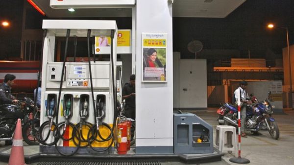 ப்ரீ.. ப்ரீ.. பெட்ரோல் பங்குகளில் இதெல்லாம் இலவசம் தெரியுமா? 6 வசதியை பயன்படுத்த மறக்காதீங்க மக்களே