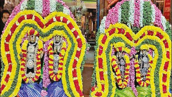 திருநள்ளாறு பிரம்மோற்சவம்..தங்க காக வாகனத்தில் வீதி உலா வந்த சனிபகவான்..தெப்ப உற்சவம்