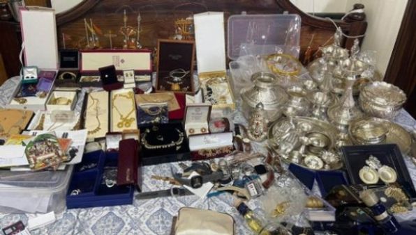 57 இடத்தில் ரெய்டு.. கட்டுக்கட்டாக சிக்கிய பணம்-தங்க நகைகள்.. லோக் ஆயுக்தா சோதனையால் பரபர கர்நாடகா