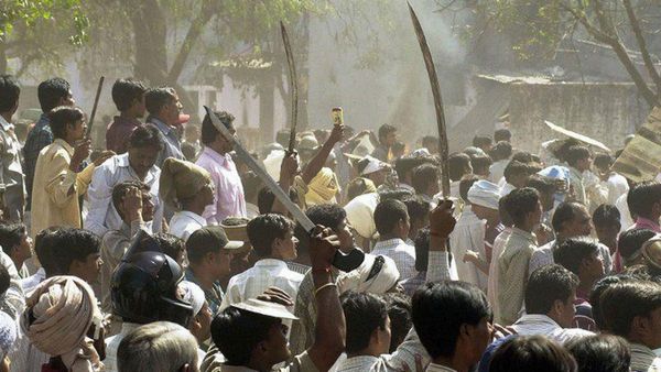 ஜனநாயகம் முதல் குஜராத் கலவரம் வரை.. பள்ளி பாடங்களில் என்சிஇஆர்டி நீக்கியது என்னென்ன?