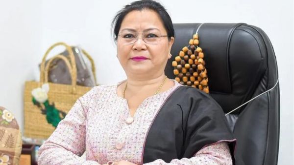 கொழுந்துவிட்டு எரியும் மணிப்பூர்- குக்கி இன பெண் அமைச்சர் வீடு தீக்கிரை- புதிய மோதலில் 11 பேர் பலி!