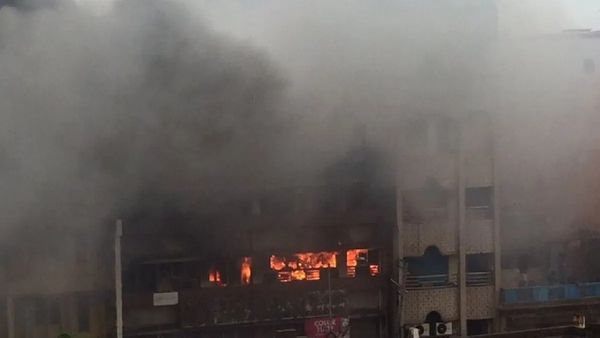 சென்னை சவுகார்பேட்டை மிண்ட் தெருவில் பயங்கர தீவிபத்து.. திகுதிகுவென பற்றி எரிந்த துணிக் கடைகள்