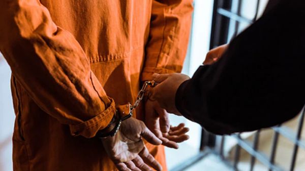 தலைக்கேறிய போதை! தொழிலாளியின் காதை கடித்த நபர்! தமிழகத்தை சேர்ந்தவருக்கு சிங்கப்பூரில் சிறை