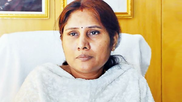 ஐஏஎஸ் அதிகாரி மலர்விழி வீட்டில் லஞ்ச ஒழிப்புத்துறை சோதனை..10 இடங்களில் ரெய்டுக்கு காரணம் என்ன?