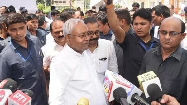 பொது சிவில் சட்டம் குறித்து கேட்ட செய்தியாளர்கள்.. பதிலளிக்காமல் நழுவிய நிதிஷ் குமார்.. என்னாச்சு?