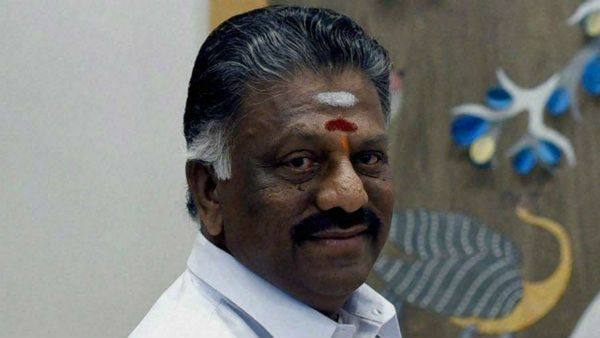 எப்படி இருந்த அம்மா உணவகம்.. இப்போ அனாதையா போச்சே! உள்ளே மதுபாட்டிகளா? உதயநிதியை இழுத்த ஓபிஎஸ்