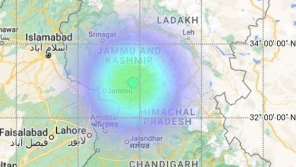 அதிகாலையில் குலுங்கிய கட்டிடங்கள்.. அலறி அடித்து வெளியே ஓடிய மக்கள்.. அடுத்தடுத்து 5 நிலநடுக்கம்!