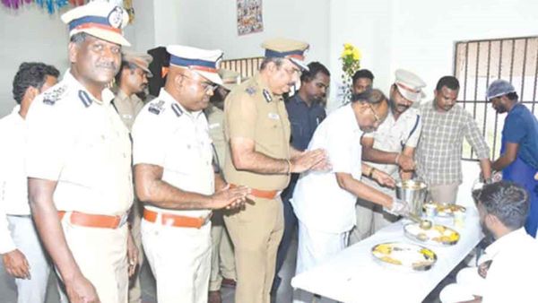 காலை பொங்கல், அவிச்ச முட்டை.. மதியம் சிக்கன் கிரேவி.. மாலை சூடா டீ.! கைதிகளுக்கு புதிய உணவு பட்டியல்