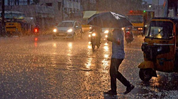 சென்னையில் டமால், டுமீல்.. விடிய விடிய இடி, மின்னலுடன்.. நள்ளிரவு தாண்டியும் வெளுத்து வாங்கிய மழை