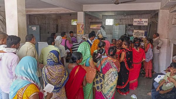  அடுத்தடுத்து சரிந்த மக்கள்.. 50+ பேர் பலி! 