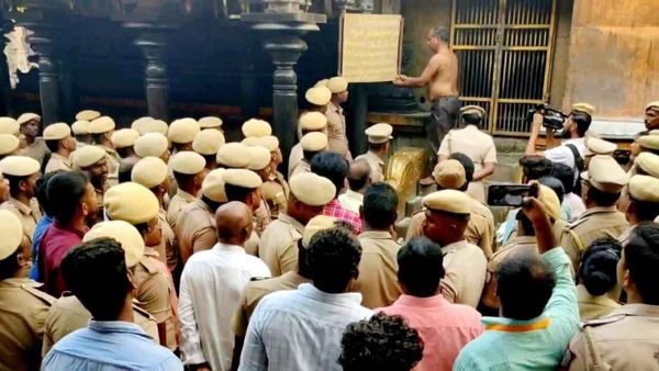 கனகசபை ஏற விடமாட்டோம்.. தடுக்கும் தீட்சிதர்கள்.. சிதம்பரம் கோவிலில் பதற்றம்.. போலீஸ் குவிப்பு