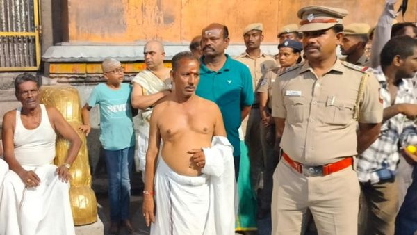 கனகசபை கலாட்டா.. நடராஜர் கோவில் தீட்சிதரின் பூணூல் அறுக்கப்பட்டதா? நடந்தது என்ன?
