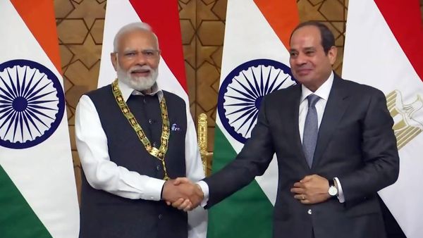 மாலையும் கழுத்துமாக மோடி.. எகிப்தில் இவர்தான் முதல் இந்தியராம்! அது என்ன ஆர்டர் ஆஃப் தி நைல்?