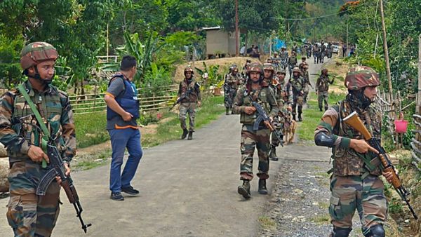 மணிப்பூர்- ராணுவ உடையில் தாக்குதல்கள்- ஓயாத வன்முறை- இணைய சேவைகள் துண்டிப்பு ஜூன் 15 வரை நீட்டிப்பு!