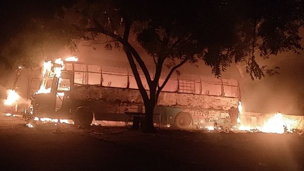 பரபரத்த சென்னை.. பெரும் தீ! கருகிய 2 பஸ்கள், 2 ஆட்டோ, லாரி, வேன் -தலைநகரை உலுக்கிய கேகே நகர் சம்பவம்