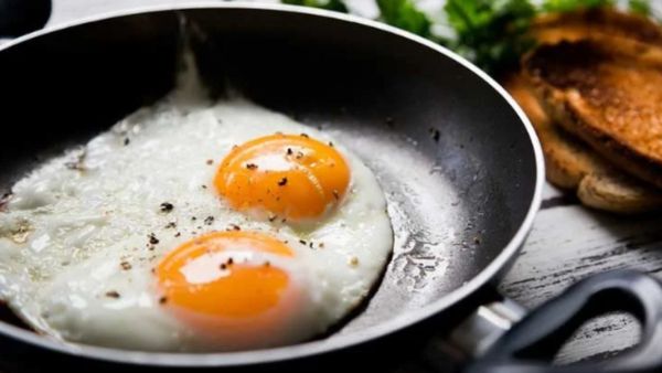 ஆஃப் பாயில் சாப்பிட்டால் டைஃபாய்டு காய்ச்சல் வருமா? ஒரு முட்டையில் இத்தனை பிரச்சினைகளா?