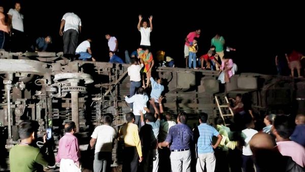 ரயிலில் அள்ள அள்ள வந்த சடலங்கள்.. உடைந்து போன மீட்பு படையினர்.. ஒடிசாவில் அதிகாலையில் கண்ட காட்சி!