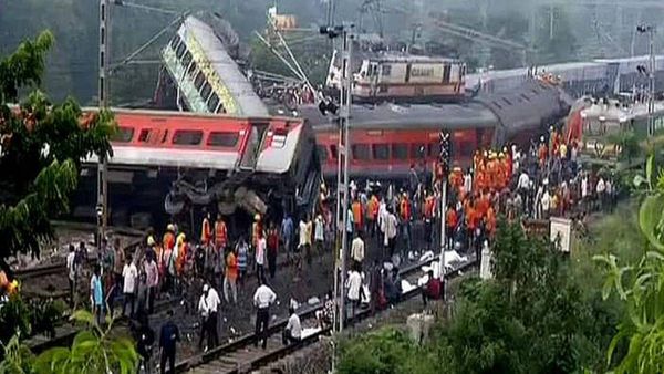 ஒடிசாவில் இருந்து சென்னை புறப்பட்டது சிறப்பு ரயில்.. மீட்கப்பட்டவர்கள், காயமடைந்தோர் 250 பேர் பயணம்!