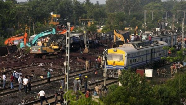 ஒடிஷா ரயில் விபத்துக்கு நாசவேலை காரணமா? மத்திய அமைச்சர்கள் கருத்தால் குழப்பம்- சர்ச்சை! 
