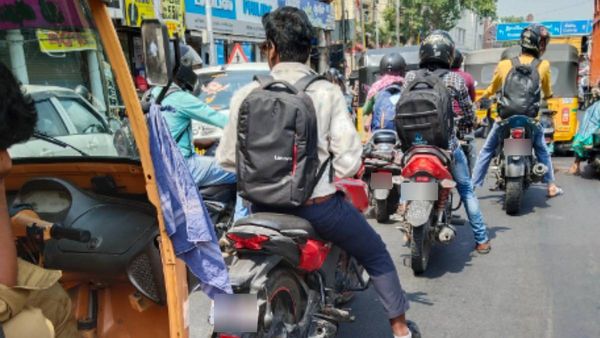 பத்த வச்சுட்டியே பரட்டை.. ஒரே போட்டோ.. போலீசுக்கே ஆப்பு வச்ச நெட்டிசன்.. வீட்டுக்கே பறந்த பைன்