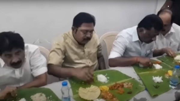 டிடிவி தினகரனுக்காக வாழை இலையை பாதியாக மடக்கிய ஓபிஎஸ்! சாம்பார் ஊத்துப்பா! திருமண பந்தியில் ருசிகரம்