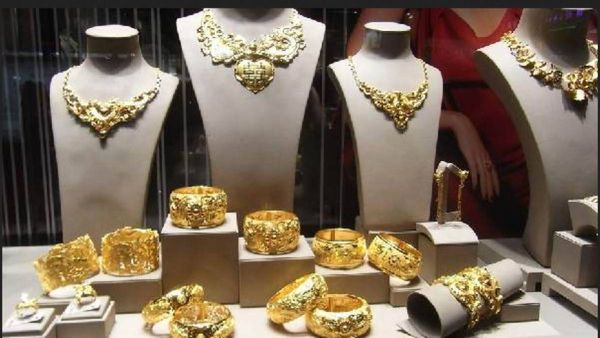 தங்க நகைகளை..இந்த இடத்தில் வைத்து பாருங்கள்..அள்ள அள்ள குறையாத செல்வம் சேரும்..வாஸ்து டிப்ஸ்