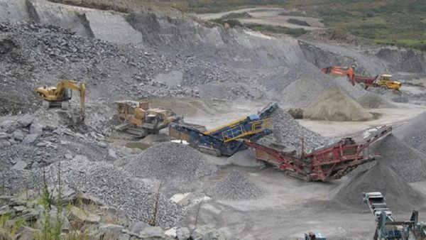 12 கல் குவாரிகளுக்கு ரூ.44 கோடி அபராதம்.. கரூரில் குவாரி அதிபர்களை கதி கலங்கச் செய்த அதிகாரிகள்!