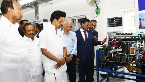 ஸ்டாலினின் “ஹெலிகாப்டர் ஷாட்”.. ரூ.762 கோடியா! அப்படி என்ன பண்ணி இருக்காங்க.. அதென்ன தொழில் 4.0?