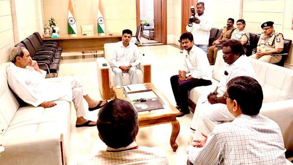 ரயில் விபத்து.. பம்பரமாய் சுற்றும் உதயநிதி! ஒடிசா முதலமைச்சர் நவீன் பட்நாயக்குடன் சந்திப்பு 