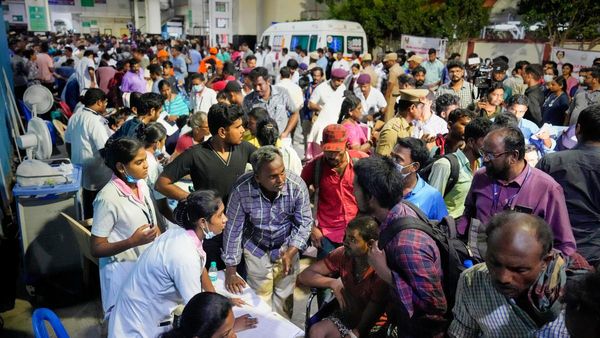 லிஸ்ட்டில் மிஸ் ஆன 8 பேர்! எந்த தகவலும் இல்லை.. உறவினர்கள் கன்ட்ரோல் ரூமை தொடர்புகொள்ள அறிவுறுத்தல்!