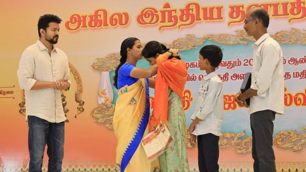 600க்கு 600 திண்டுக்கல் நந்தினிக்கு விஜய் கொடுத்த வைர நெக்லஸ்! விலை என்ன தெரியுமா?