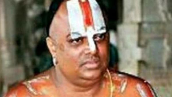 தொழிலதிபர் மனைவி, மகள் பலாத்காரம்.. பல ஆண்டுகளாக தலைமறைவாக உள்ள சதுர்வேதி சாமியார் ஆஜராக உத்தரவு!