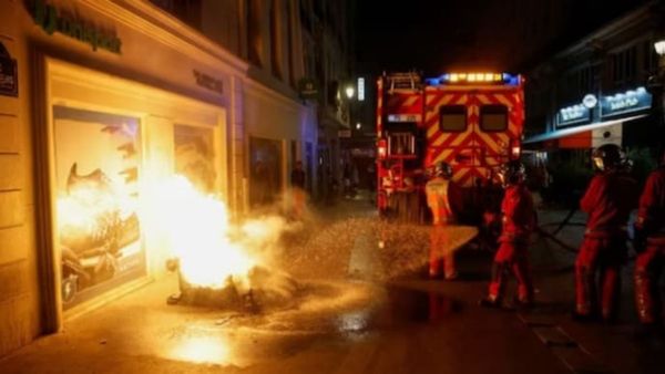 சூப்பர் மார்க்கெட்டில் திருட முயற்சி! ஒரு நொடியில் போன இளைஞரின் உயிர்! பிரான்ஸ் வன்முறையில் ஷாக்