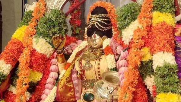 ஆடி செவ்வாய்.. ஆடி வெள்ளி.. ஆடி ஞாயிறு.. விரதமிருந்து அம்மனை வணங்கினால் இத்தனை நன்மைகளா?